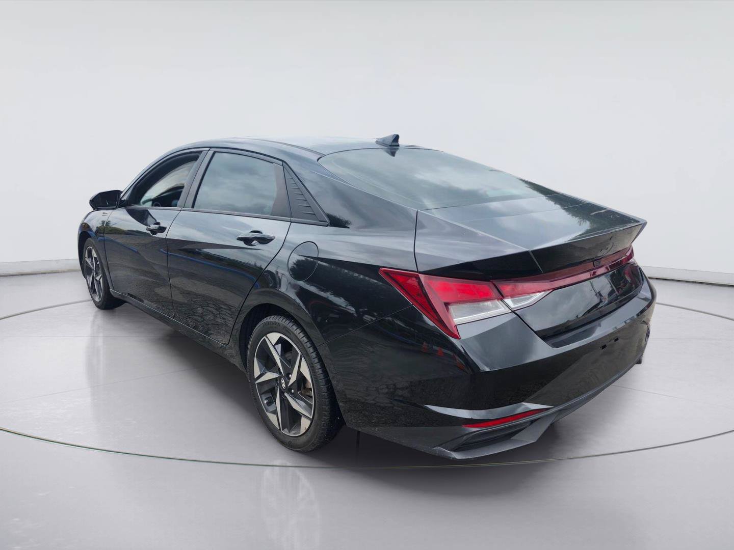 Used 2023 Hyundai Elantra SEL w/ Convenience Package FWD image 5