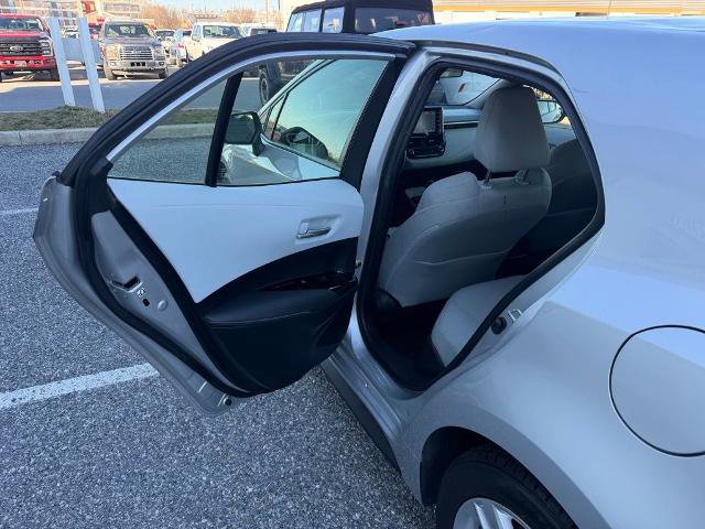 Used 2022 Toyota Corolla SE w/ SE Preferred Package image 12
