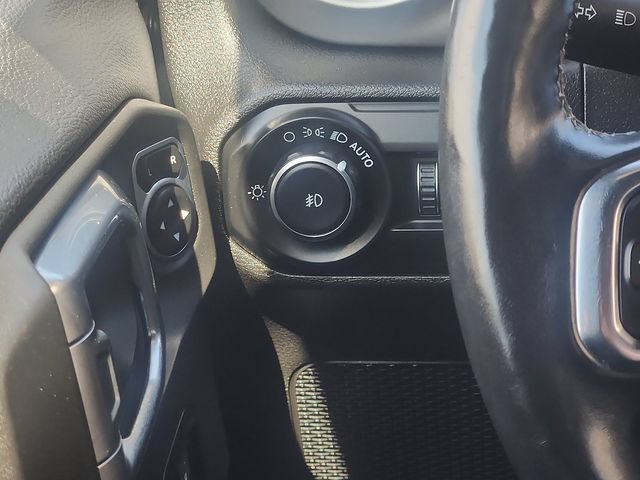 Used 2018 Jeep Wrangler Unlimited Sahara w/ Cold Weather Group AWD/4WD image 12