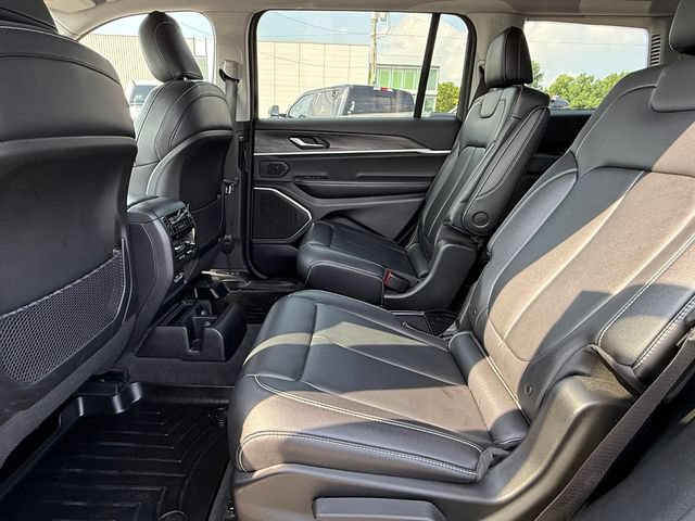 Used 2022 Jeep Grand Cherokee L Limited w/ Black Appearance Package AWD/4WD image 21
