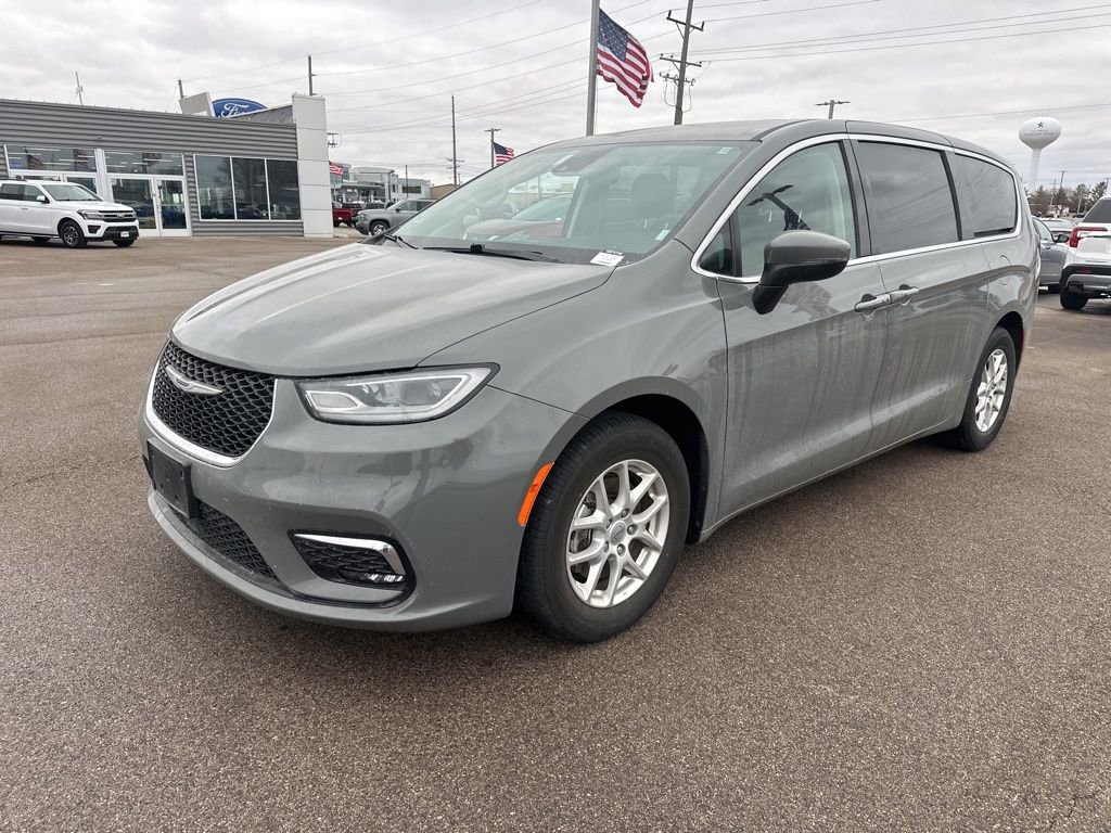 Used 2023 Chrysler Pacifica Touring-L image 12