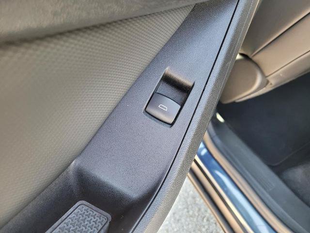 Used 2025 Chevrolet Equinox LT w/ Convenience Package II FWD image 14