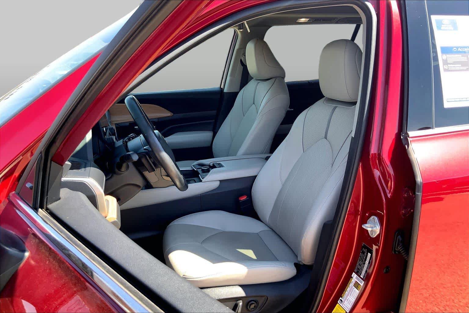 Used 2024 Toyota Grand Highlander AWD image 8