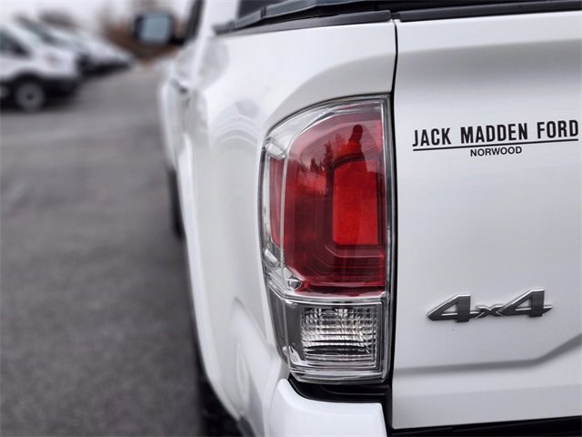 Used 2017 Toyota Tacoma Limited w/ Tow Package image 9