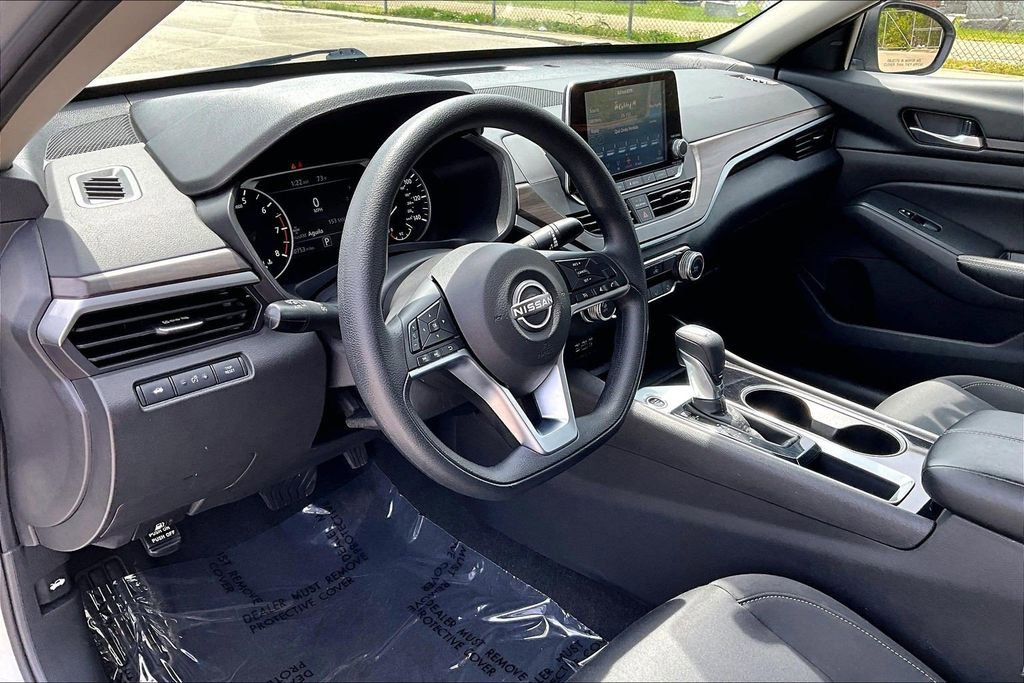 Used 2024 Nissan Altima 2.5 SV FWD image 13