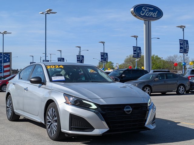 Used 2024 Nissan Altima 2.5 SV FWD image 2