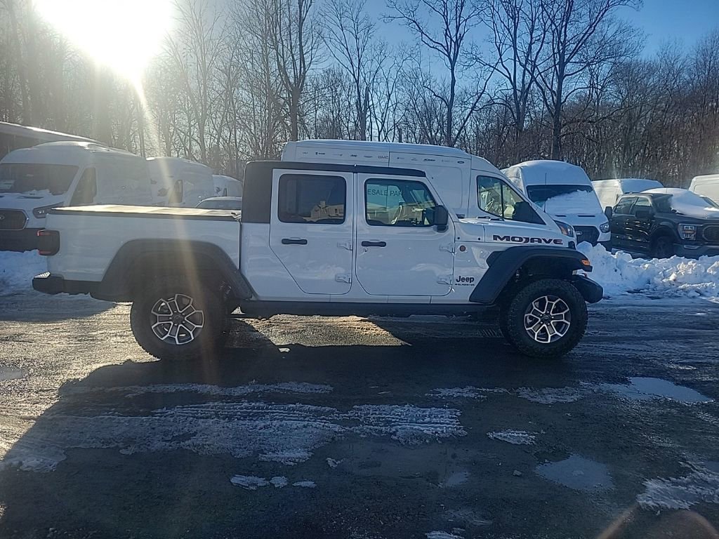 Used 2024 Jeep Gladiator Mojave w/ Technology Group image 2