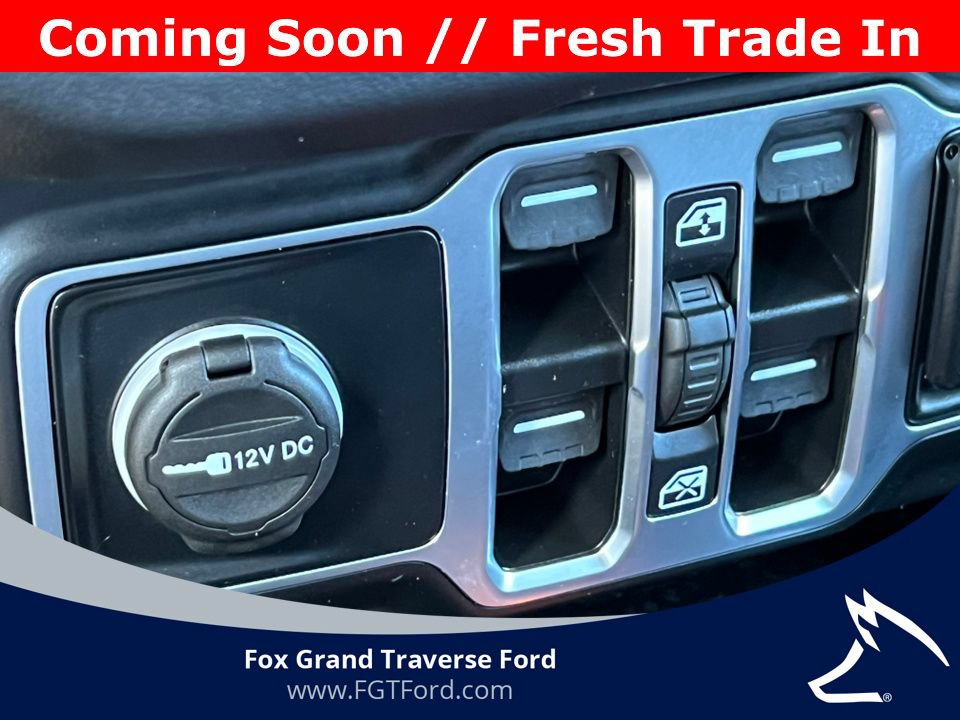 Used 2025 Jeep Wrangler Unlimited Sahara AWD/4WD image 23