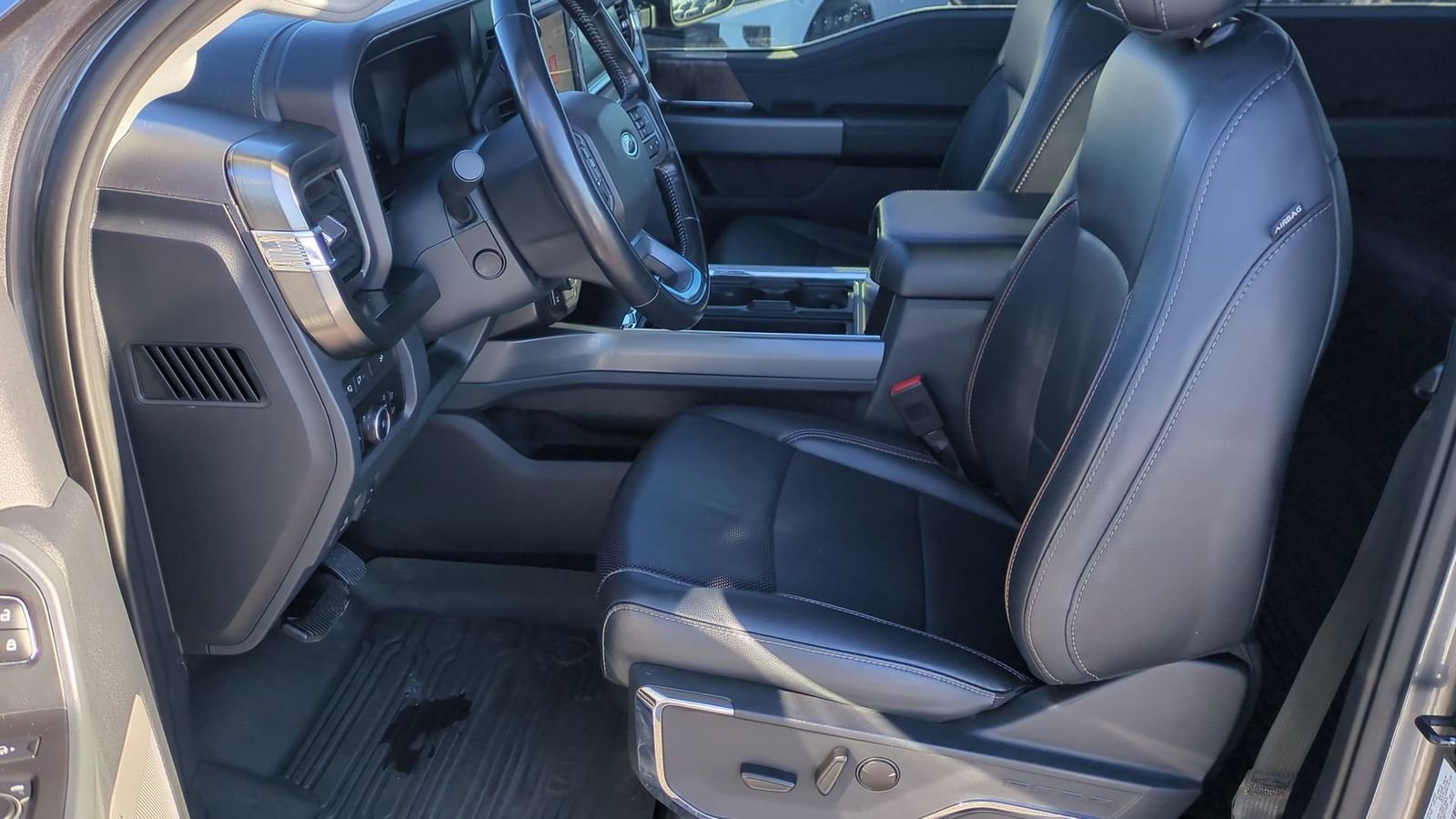 Certified 2024 Ford F250 Lariat w/ Lariat Ultimate Package image 17