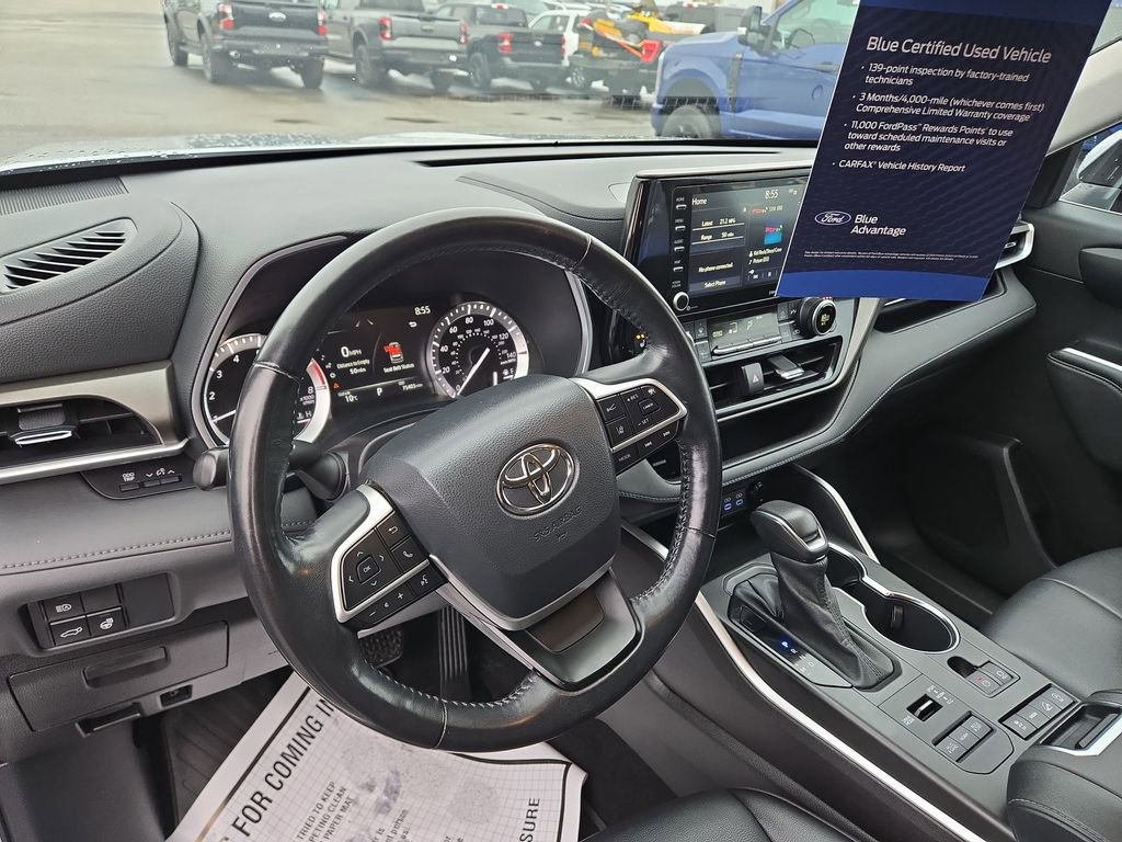 Used 2022 Toyota Highlander XLE AWD/4WD image 7
