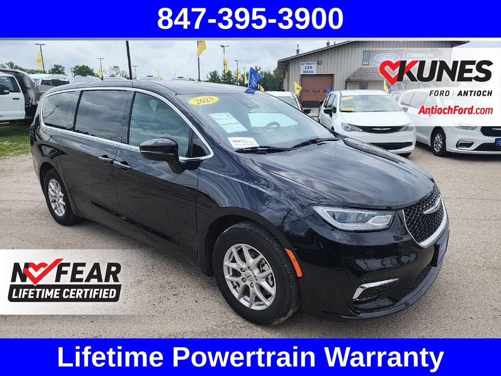 Used 2025 Chrysler Pacifica Select FWD image 15