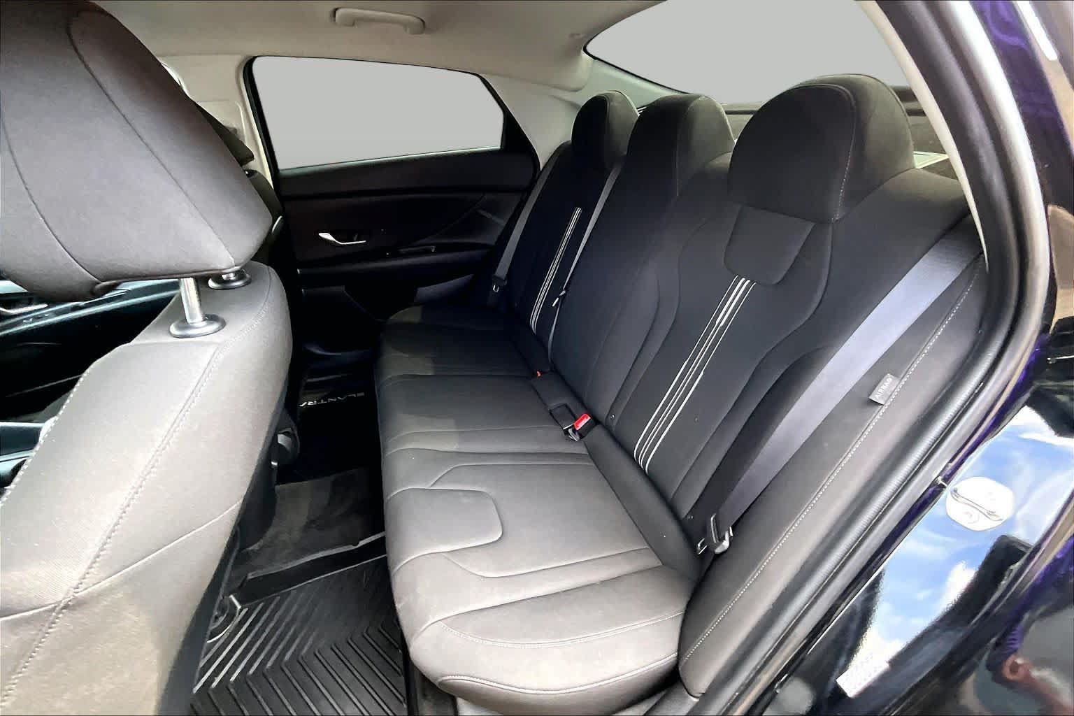 Used 2024 Hyundai Elantra SEL FWD image 21