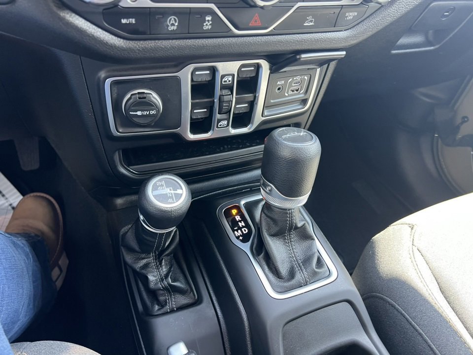 Used 2025 Jeep Gladiator Sport image 21