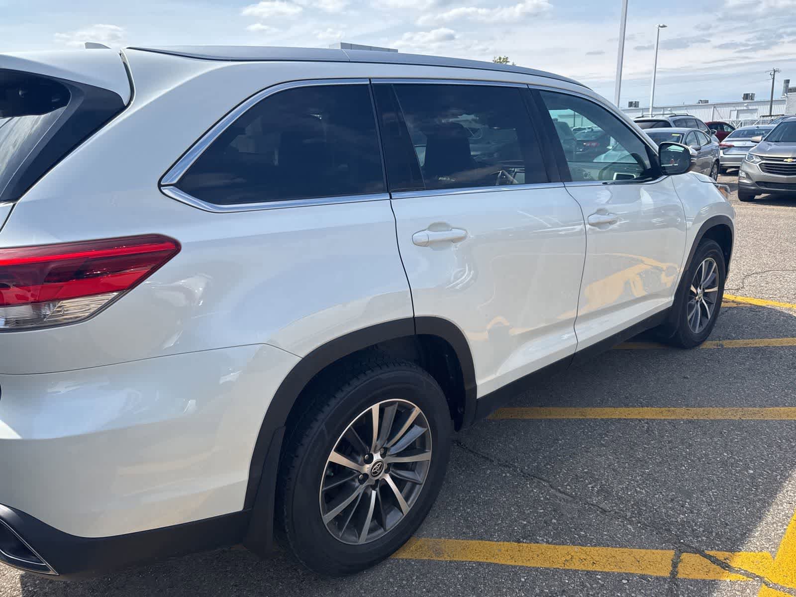 Used 2019 Toyota Highlander AWD V6 image 13