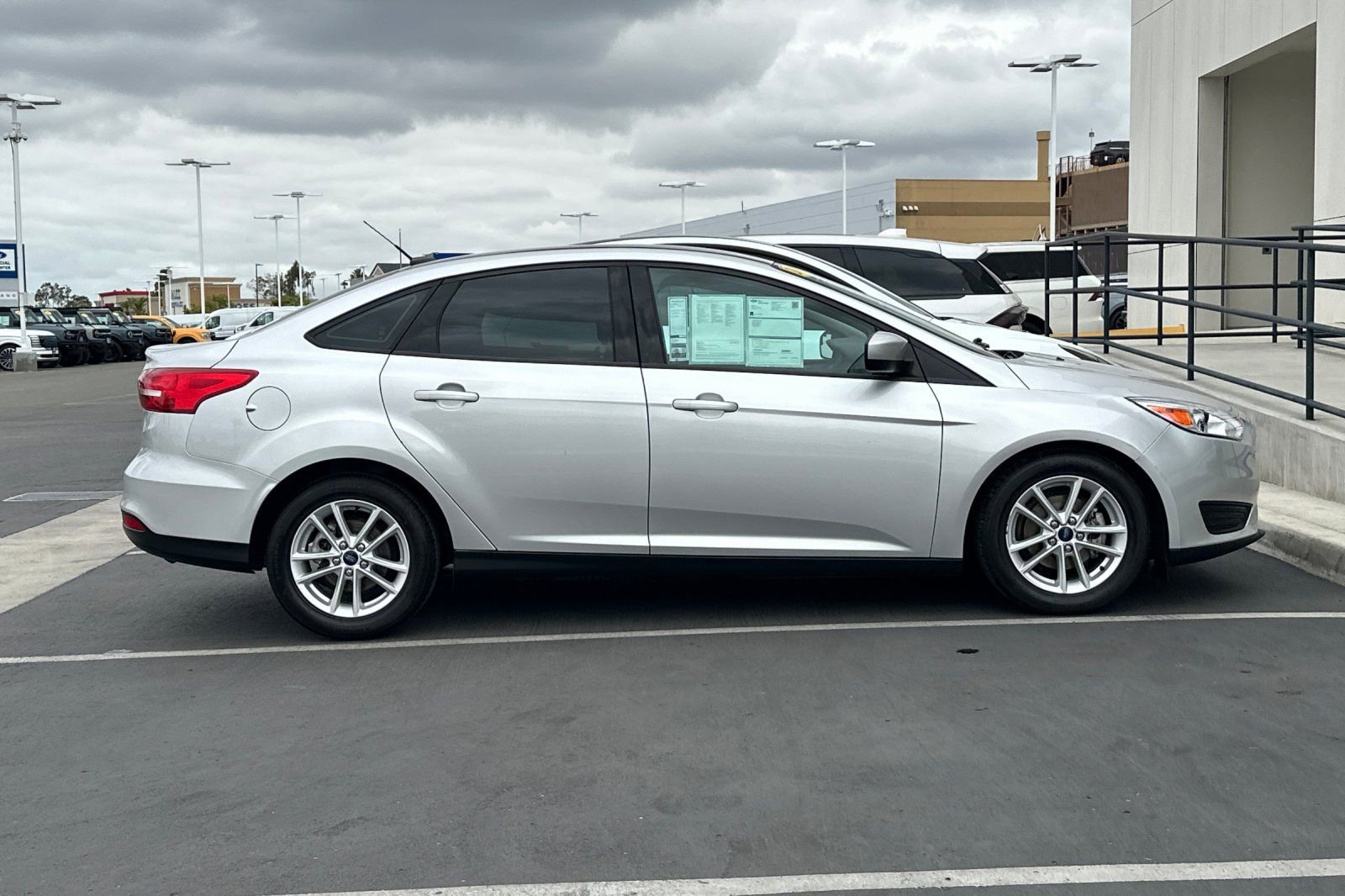 Certified 2018 Ford Focus SE FWD image 2