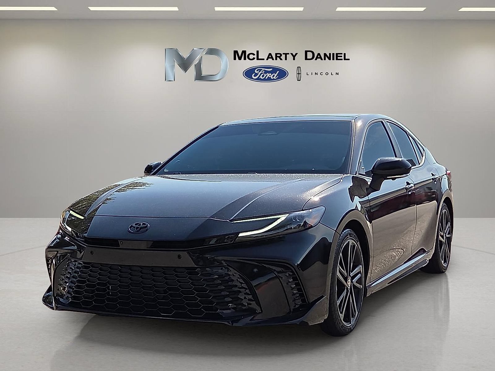 Used 2025 Toyota Camry XSE w/ Premium Plus Package FWD video 2
