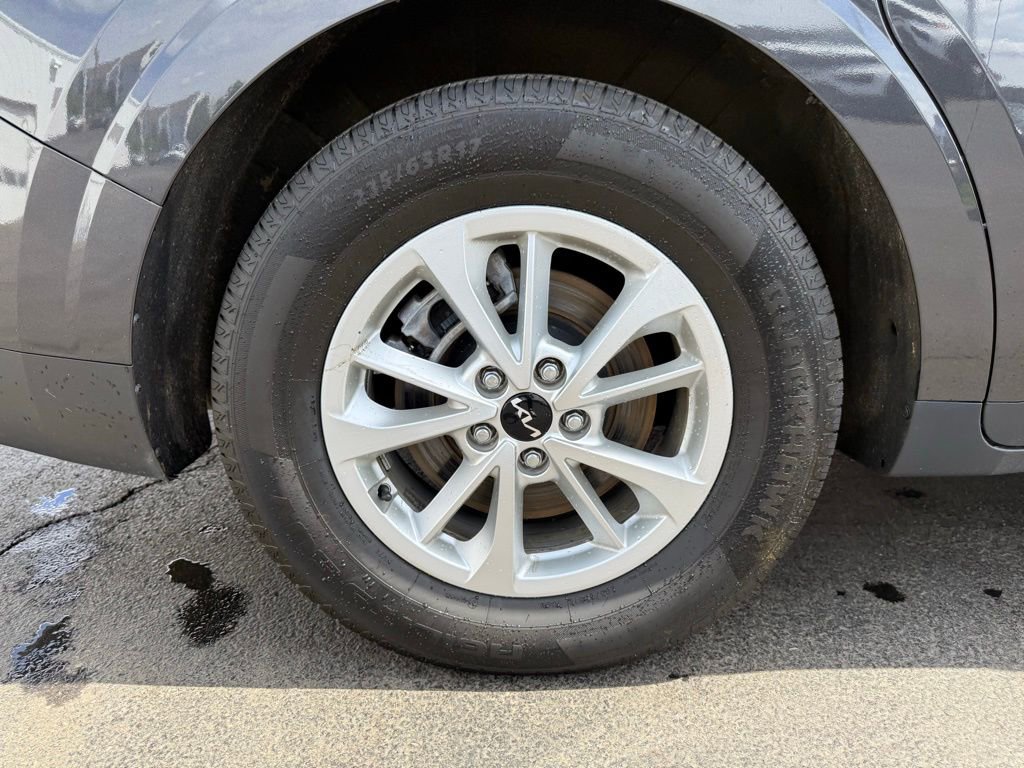 Used 2024 Kia Carnival LX FWD image 51