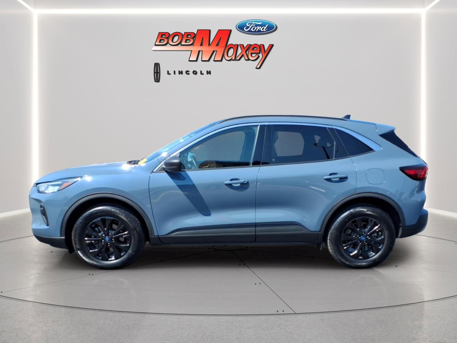 Certified 2024 Ford Escape Active AWD/4WD image 2