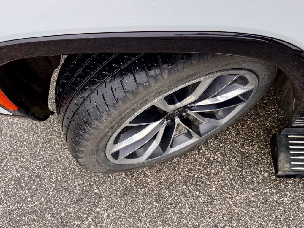 Used 2023 Jeep Wagoneer L Series III w/ Premium Group I image 32