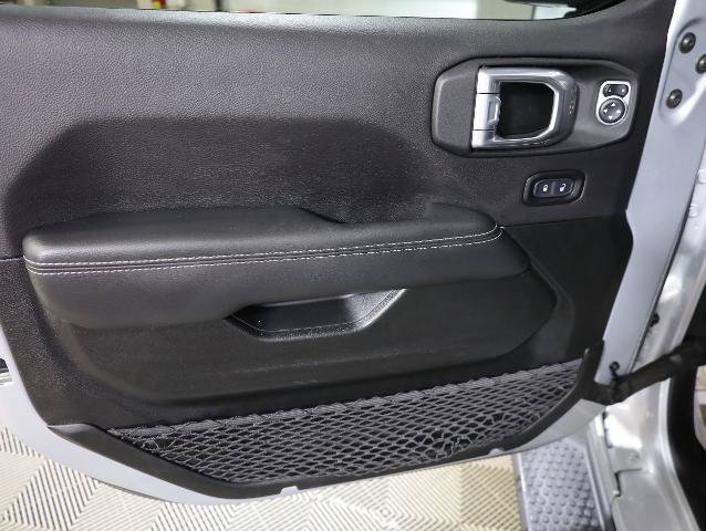 Used 2022 Jeep Wrangler Unlimited Sahara w/ Cold Weather Group AWD/4WD image 36