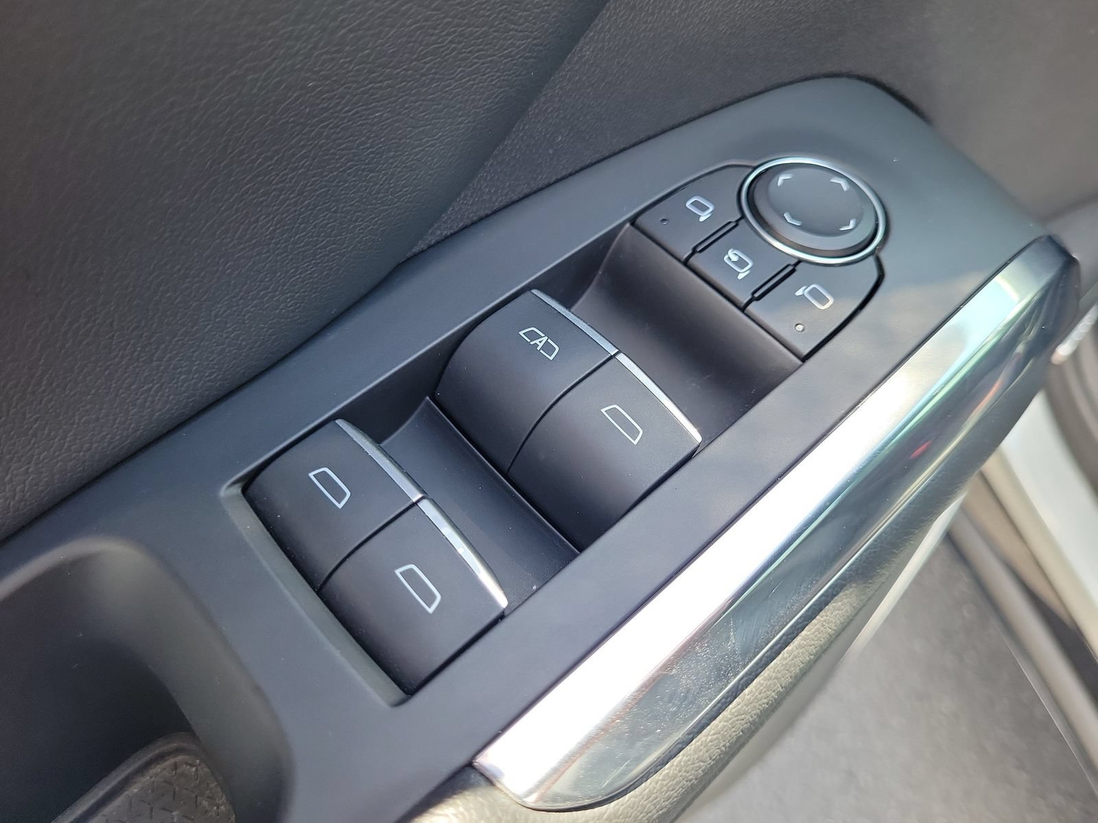 Used 2024 Chevrolet Traverse RS FWD image 17