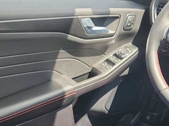Certified 2022 Ford Escape SEL w/ SEL Stealth AWD Package image 11