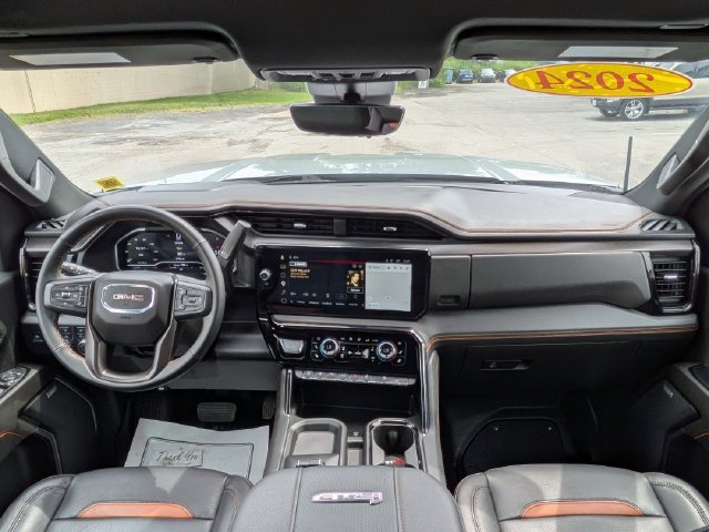 Used 2024 GMC Sierra 2500 AT4 w/ AT4 Premium Plus Package AWD/4WD image 17