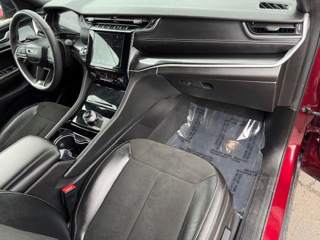 Used 2023 Jeep Grand Cherokee Altitude AWD/4WD image 15