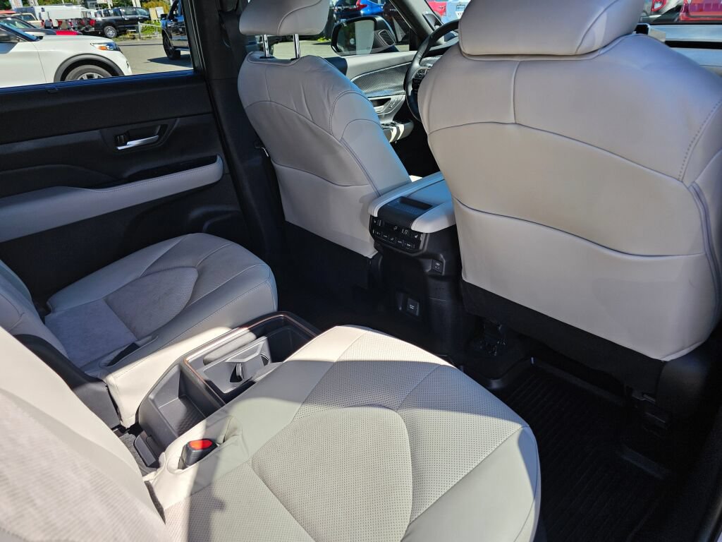 Used 2025 Toyota Grand Highlander AWD Hybrid image 13