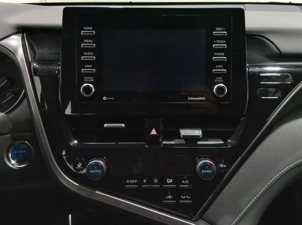 Used 2022 Toyota Camry SE w/ Cold Weather Package FWD image 21