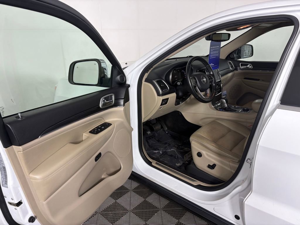 Used 2019 Jeep Grand Cherokee Limited AWD/4WD image 11