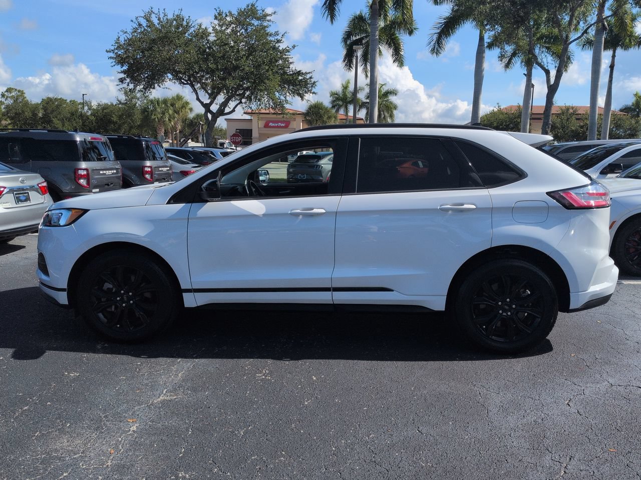 Certified 2024 Ford Edge SE w/ Black Appearance Package AWD/4WD image 6