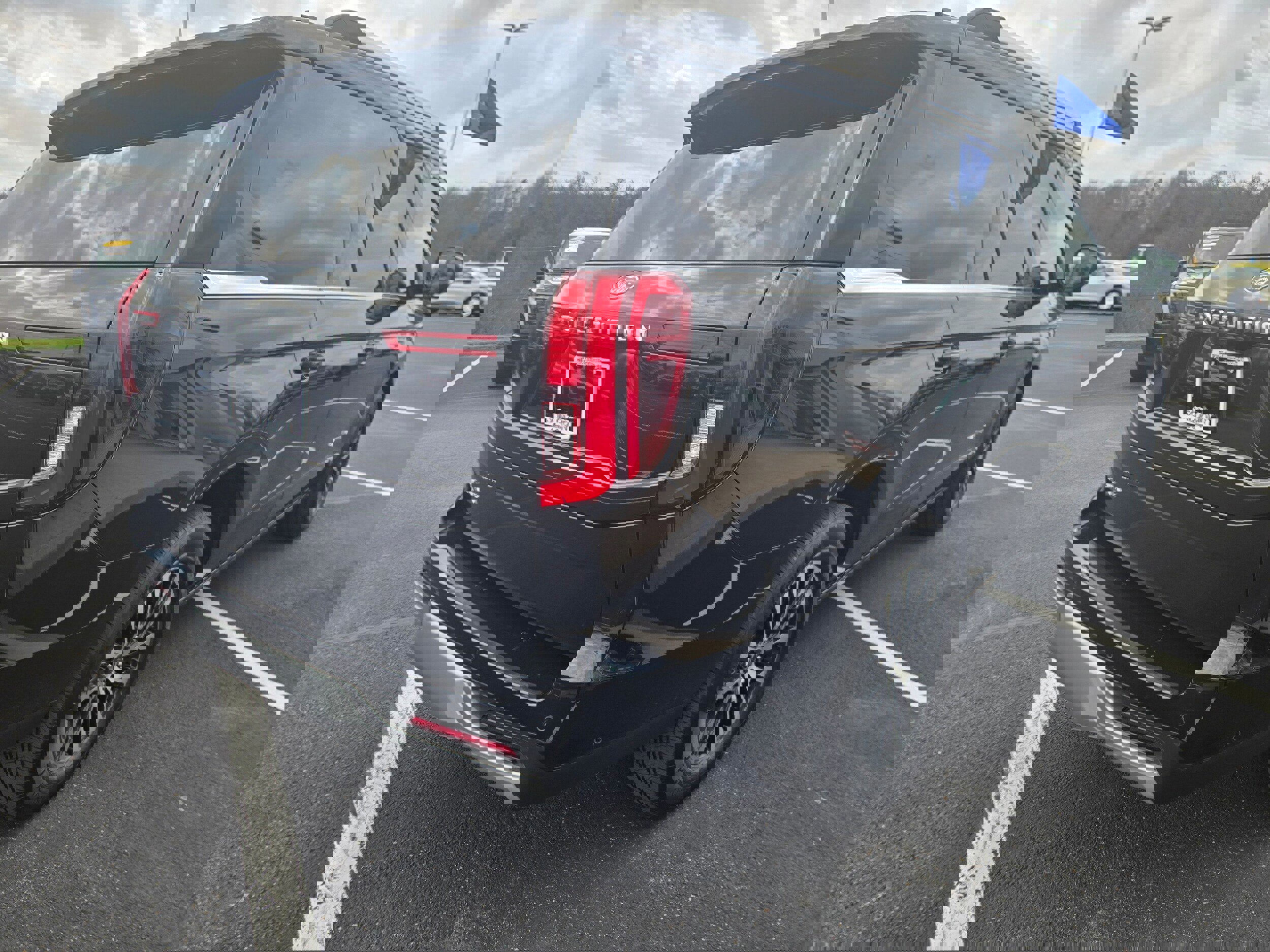 Certified 2025 Ford Expedition Platinum image 3