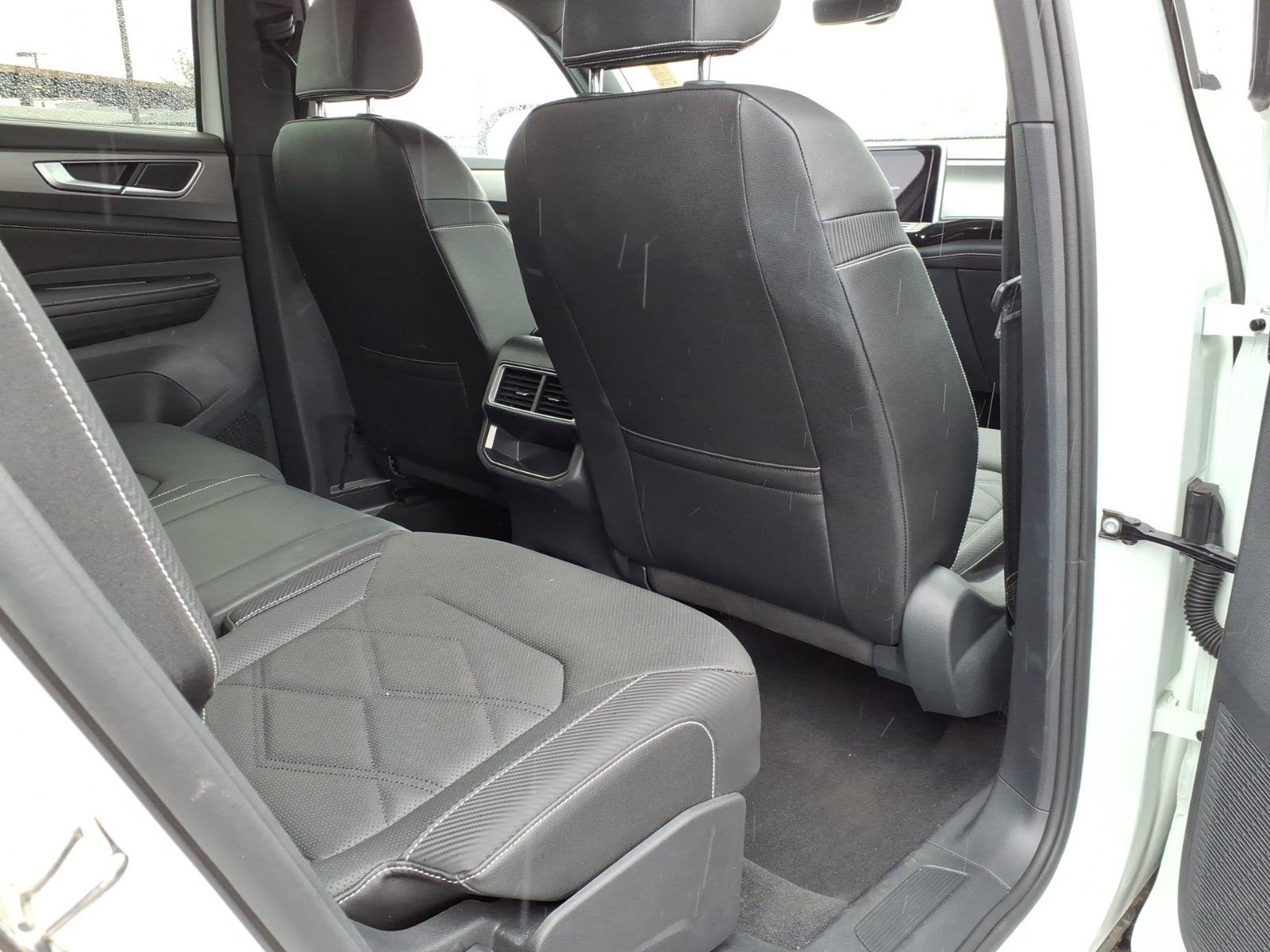 Used 2025 Volkswagen Atlas Cross Sport SE FWD image 12