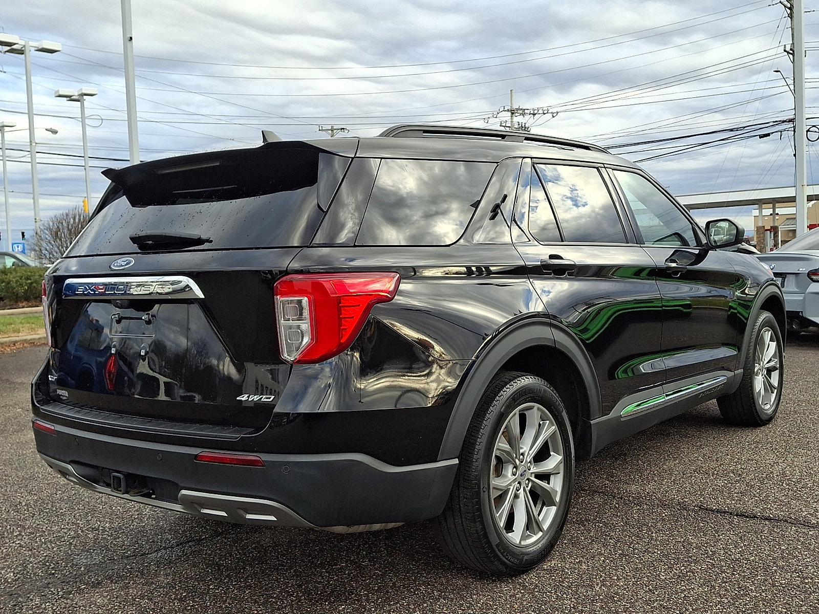 Certified 2022 Ford Explorer XLT w/ Equipment Group 202A image 7