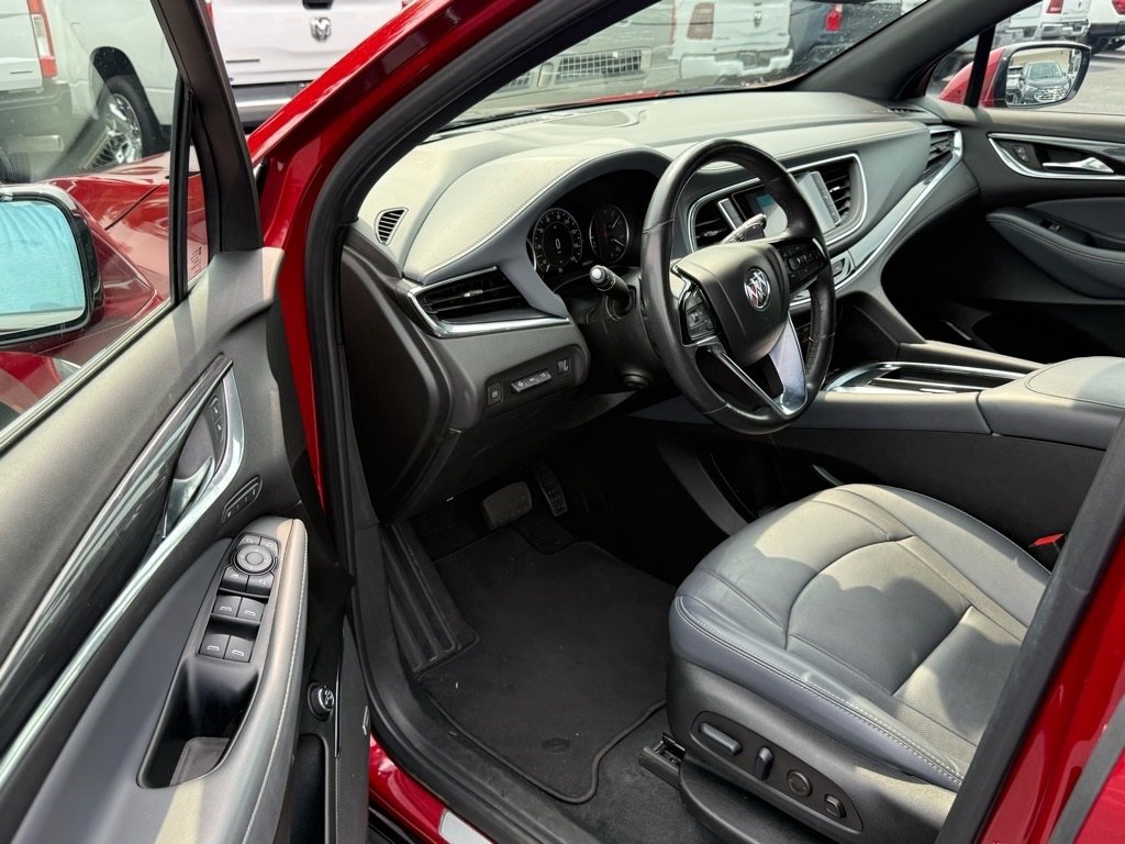 Used 2024 Buick Enclave Premium image 11
