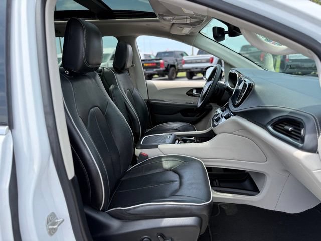 Used 2023 Chrysler Pacifica Limited FWD image 17