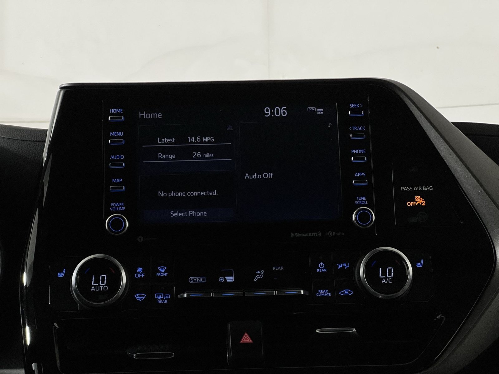 Used 2022 Toyota Highlander XLE AWD/4WD image 20