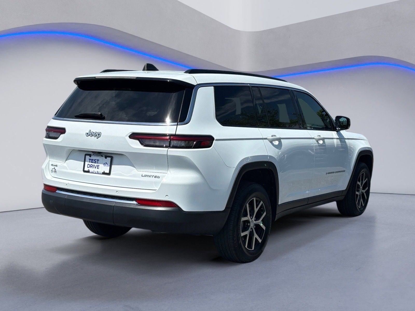 Used 2024 Jeep Grand Cherokee L Limited AWD/4WD image 3