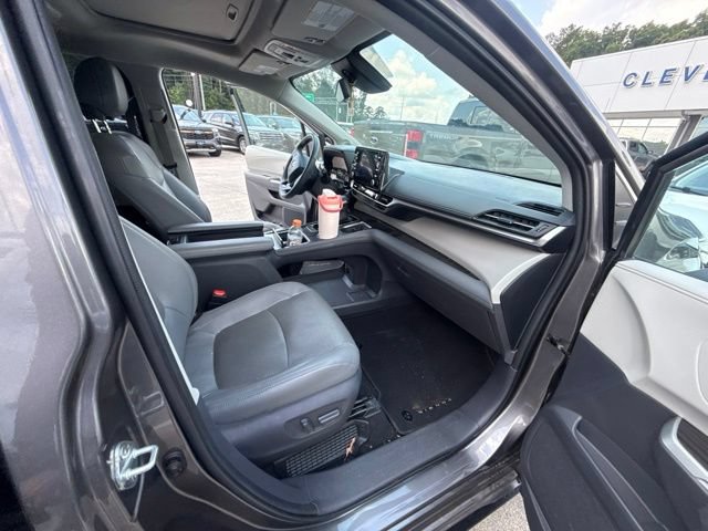 Used 2021 Toyota Sienna Limited FWD image 23