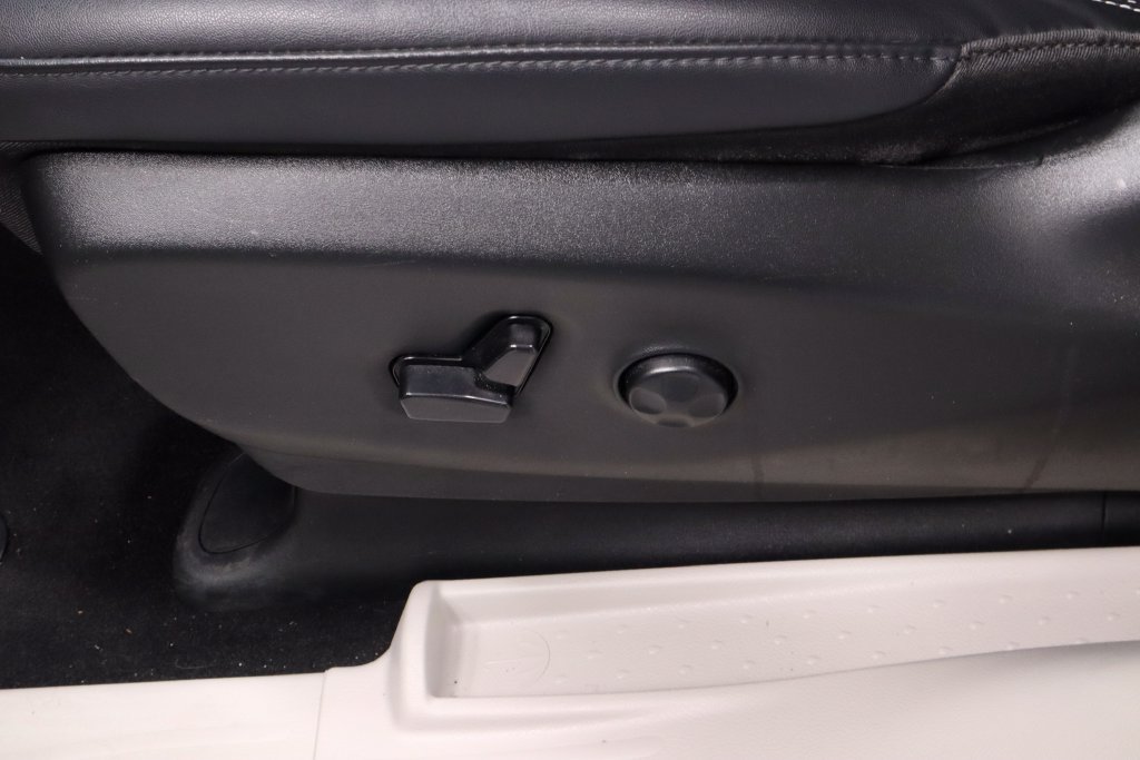 Used 2024 Chrysler Pacifica Touring-L FWD image 24