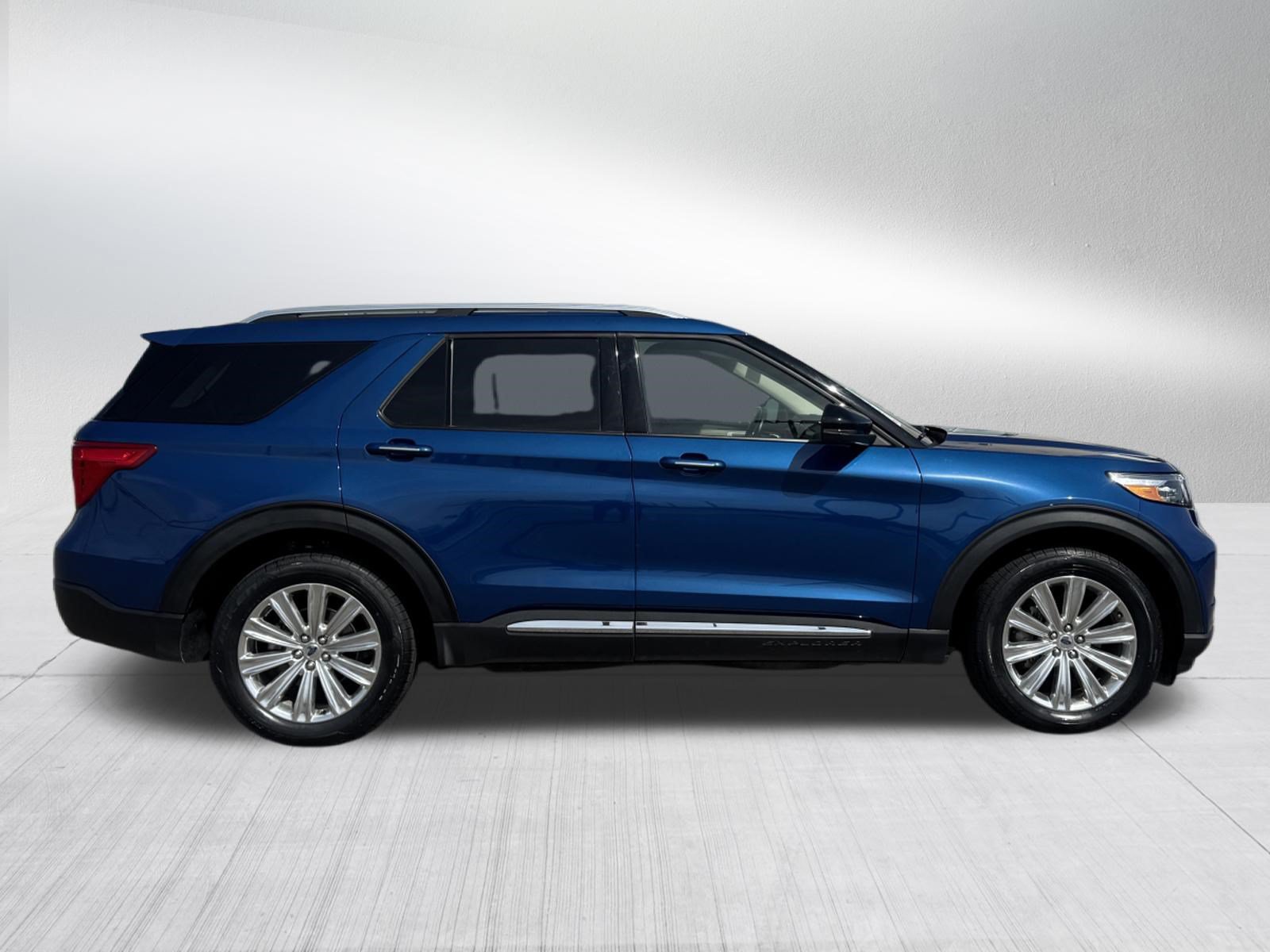 Certified 2022 Ford Explorer Limited w/ Equipment Group 301A AWD/4WD image 8