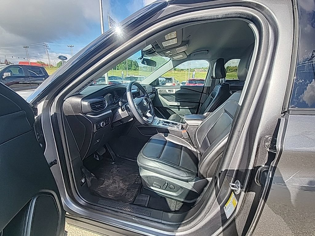 Certified 2023 Ford Explorer XLT w/ Equipment Group 202A AWD/4WD image 10