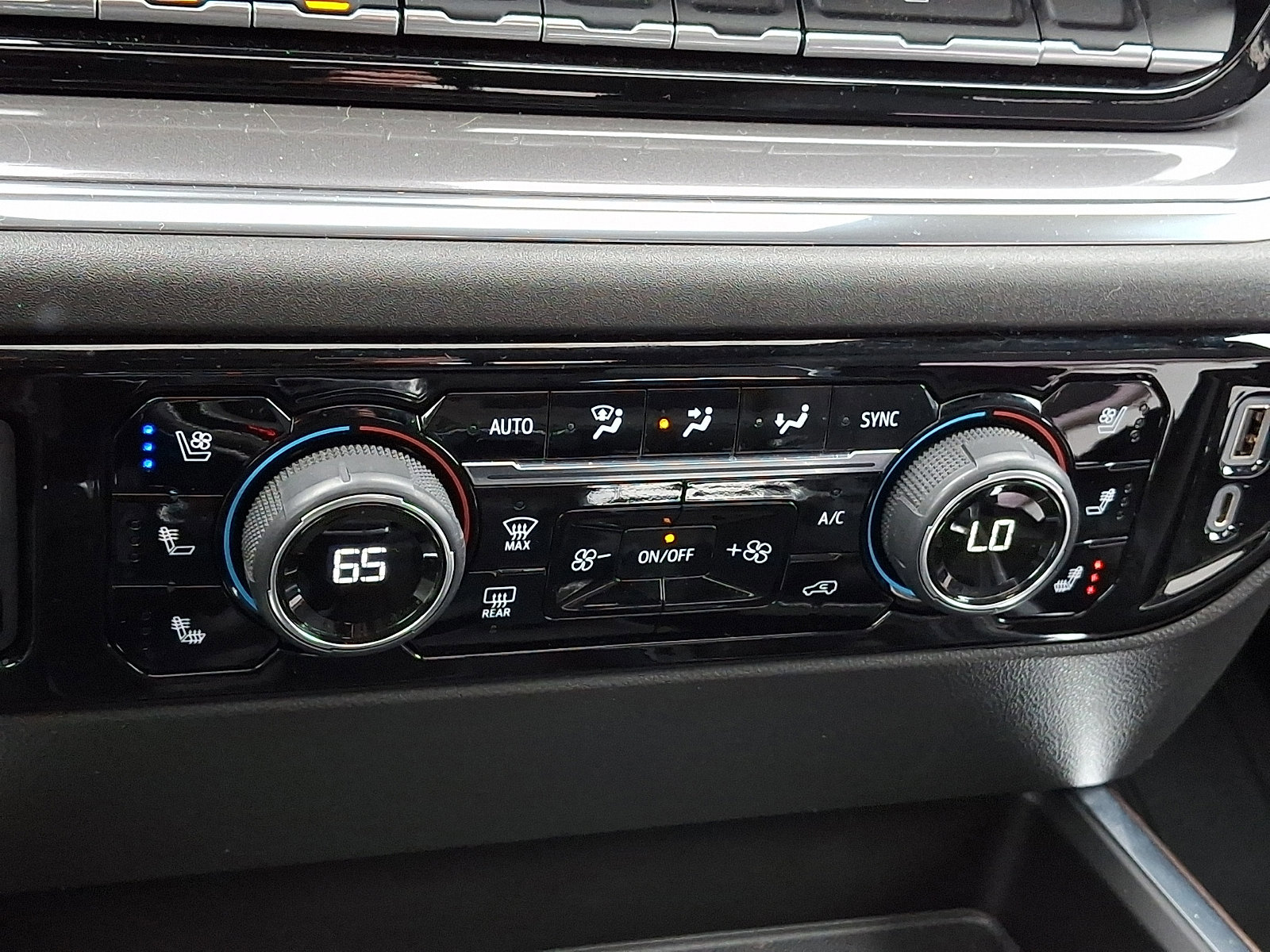 Used 2023 Chevrolet Silverado 1500 High Country w/ High Country Premium Package image 22