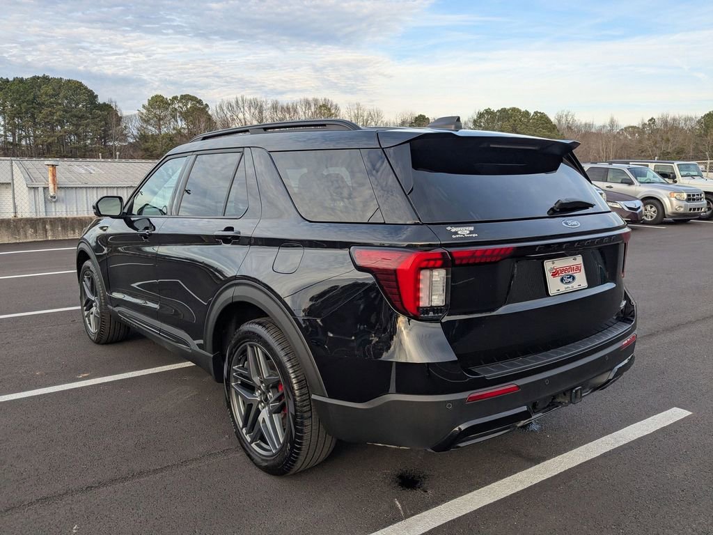 Certified 2025 Ford Explorer ST-Line w/ Premium Package image 4