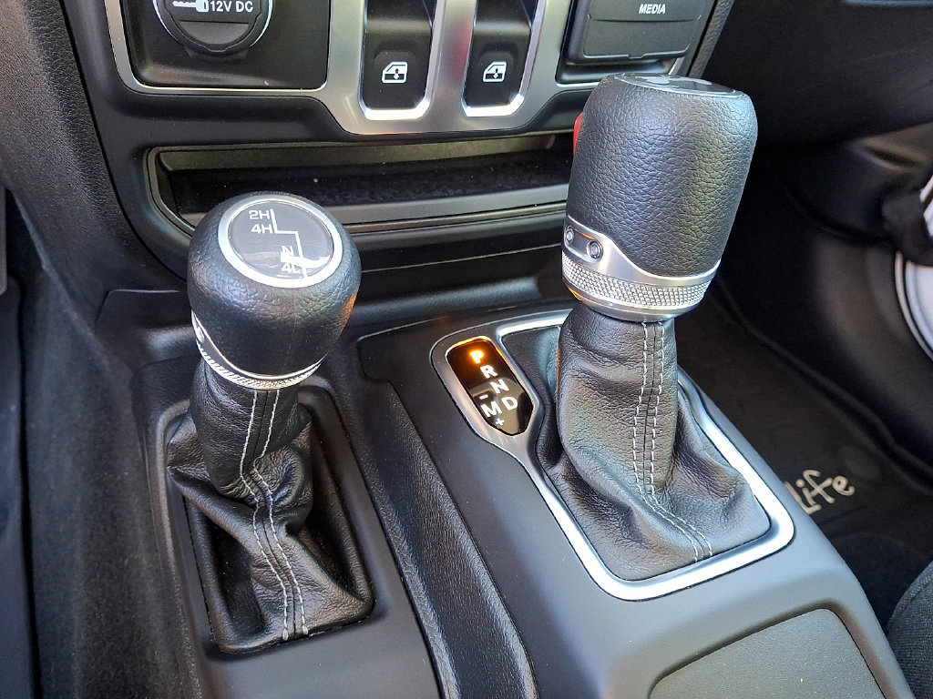 Used 2025 Jeep Wrangler Sport AWD/4WD image 12