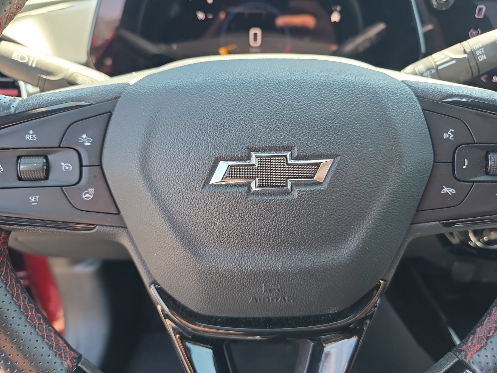 Used 2024 Chevrolet Trax RS FWD image 12
