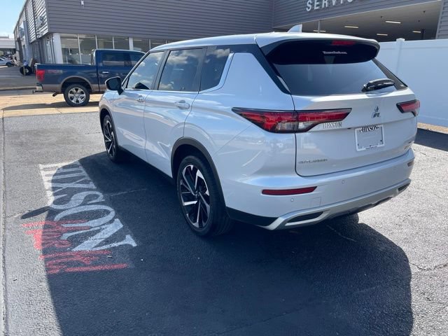 Used 2022 Mitsubishi Outlander SE AWD/4WD image 5