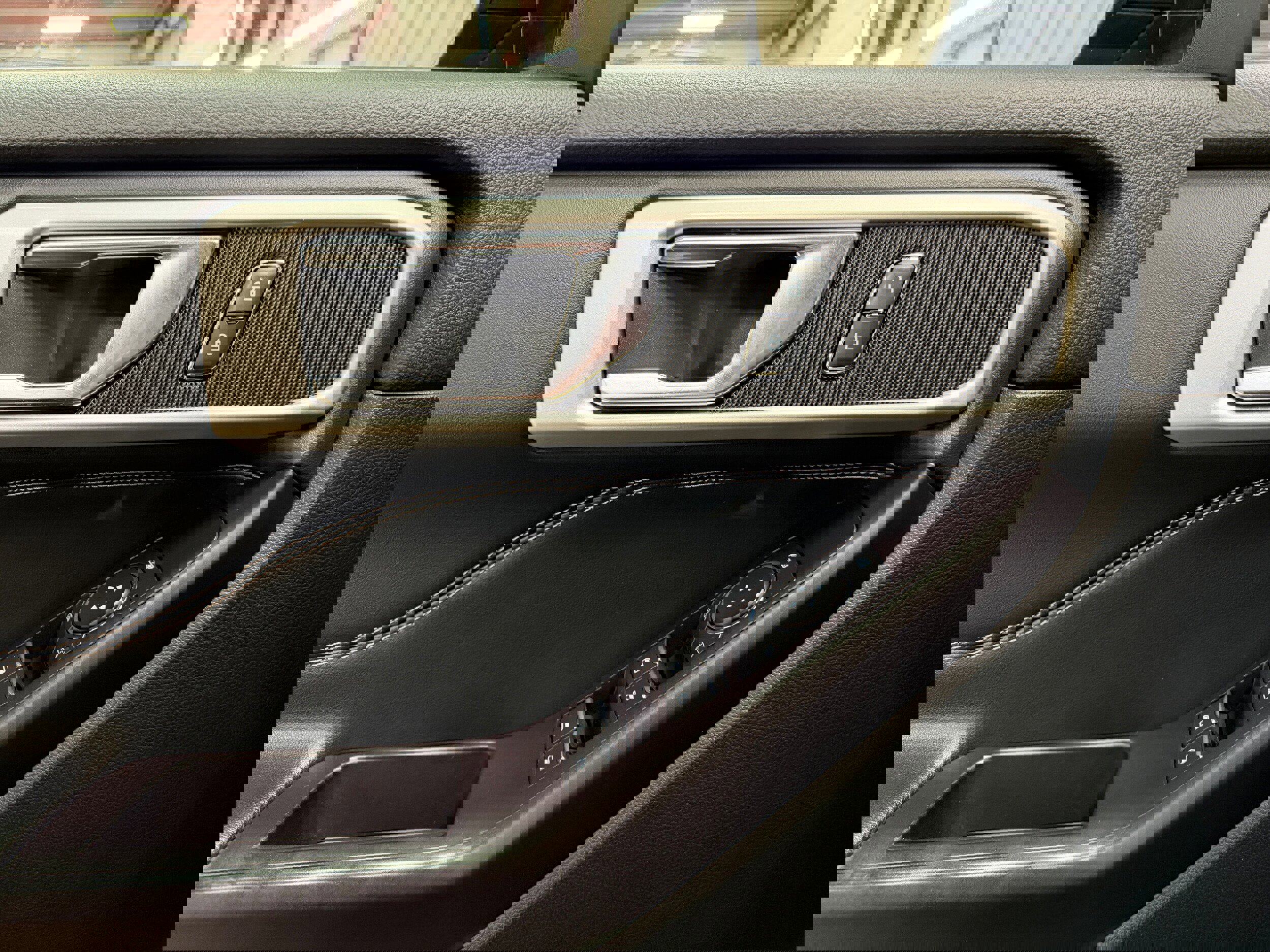 Certified 2020 Ford Explorer XLT w/ Equipment Group 202A image 17