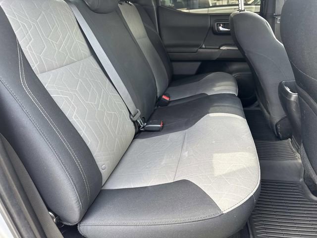 Used 2022 Toyota Tacoma TRD Off-Road image 12